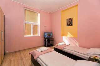 Гостевой дом Guest Rooms Exotic Пазарджик Двухместный номер Делюкс с 1 кроватью (для 2 взрослых и 1 ребенка)-4